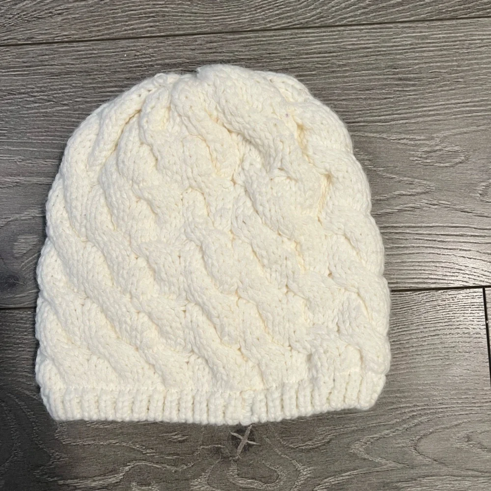 Like New Burton Cable Knit Beanie - Picture 2 of 6